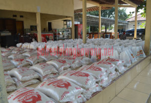 Puluhan ton beras dan ratusan paket sembako yang didistribusikan Polres Tulang Bawang jelang Hari Bhayangkara Ke-74
