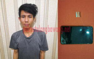 Pelaku RA (21), warga Menggala Kota yang ditangkap Polisi saat sedang berada di pinggir Jalintim, depan Pasar Putri Agung Menggala (Pasar Baru)
