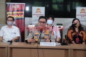 Kadiv Humas Polri Irjen Pol Raden Prabowo Argo Yuwono, SIK, M,Si, saat menggelar konferensi pers penetapan delapan tersangka kebakaran Gedung Kejaksaan Agung
