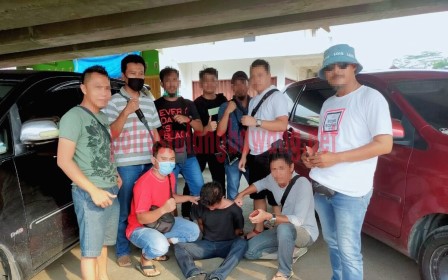 Warga Kelurahan Ujung Gunung berinisial YA als TI (27), yang menjadi buronan pelaku curanmor karena beraksi di parkiran Rumah Sakit Mutiara Bunda, Unit 2, akhirnya ditangkap Polisi saat sedang berada di Jalan Soekarno-Hatta Baypass, Bandar Lampung